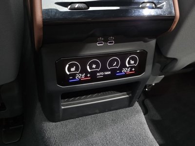 2025 BMW 5 SERIES — миниатюра 25