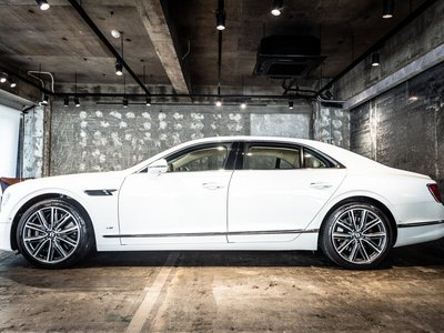 BENTLEY FLYING SPUR - 9