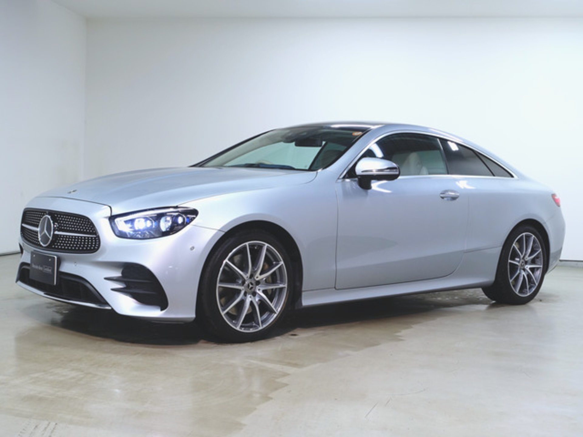 MERCEDES-BENZ E-CLASS COUPE - View 1