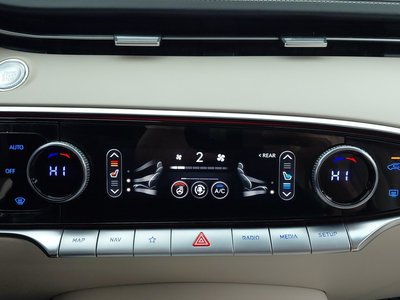 2023 Genesis GV70 — миниатюра 14