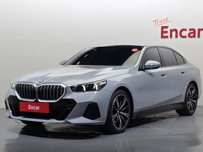 2025 BMW 5 SERIES 照片 1