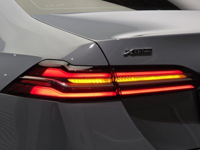 2025 BMW 5 SERIES 照片 10