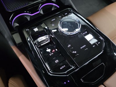 2025 BMW 5 SERIES — миниатюра 12