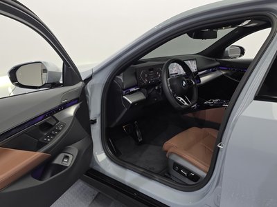 2025 BMW 5 SERIES — миниатюра 13