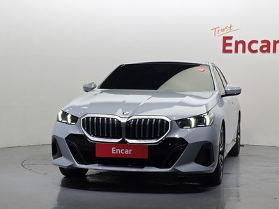 2025 BMW 5 SERIES 照片 2