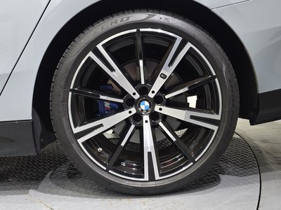2025 BMW 5 SERIES 照片 8