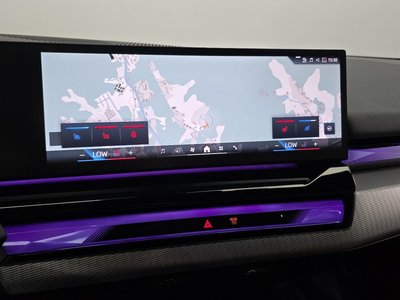 2025 BMW 5 SERIES — миниатюра 21