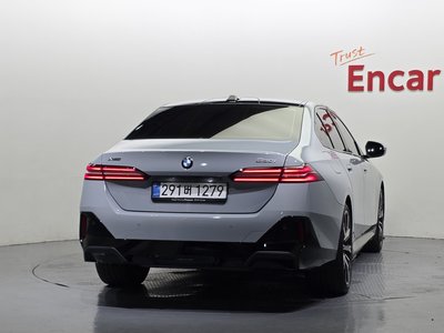 2025 BMW 5 SERIES 照片 3