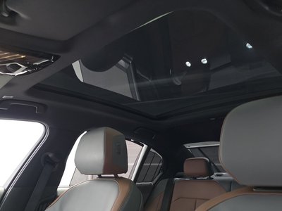 2025 BMW 5 SERIES — миниатюра 25