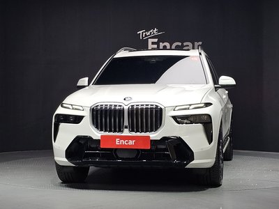 2025 BMW X7 — фото 2