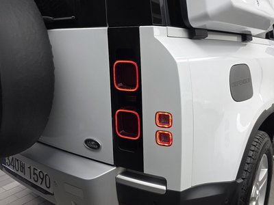 LAND ROVER DEFENDER - 10