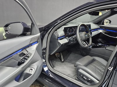 BMW 5 SERIES - 10