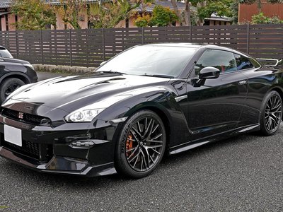 NISSAN GT-R - 2