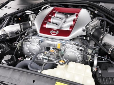 NISSAN GT-R - 8