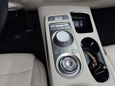 صورة 9 لـ 2021 Genesis GV70