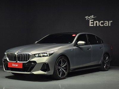 2025 BMW 5 SERIES — фото 1