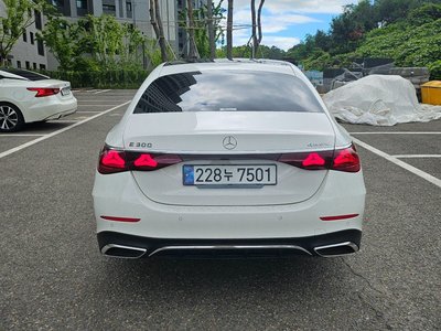 MERCEDES-BENZ E-CLASS - 4