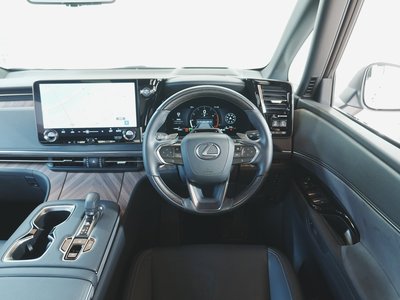 صورة 7 لـ 2024 Lexus LM