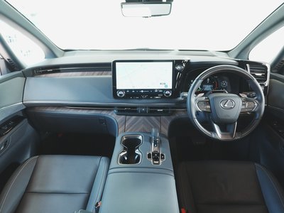 صورة 6 لـ 2024 Lexus LM