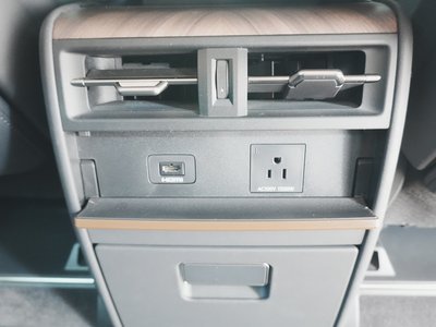 صورة مصغرة 33 لـ 2024 Lexus LM