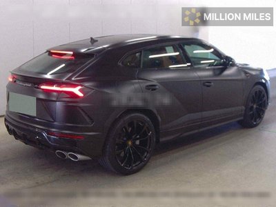 LAMBORGHINI URUS - 5