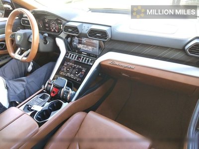 LAMBORGHINI URUS - 3