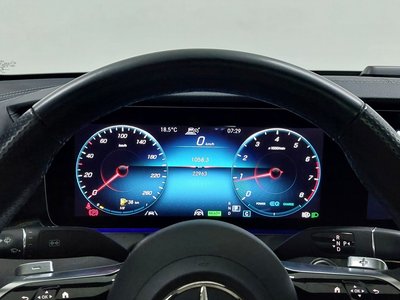 MERCEDES-BENZ E-CLASS - 8