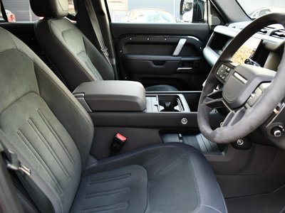 LAND ROVER DEFENDER - 6