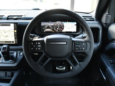 LAND ROVER DEFENDER - 4