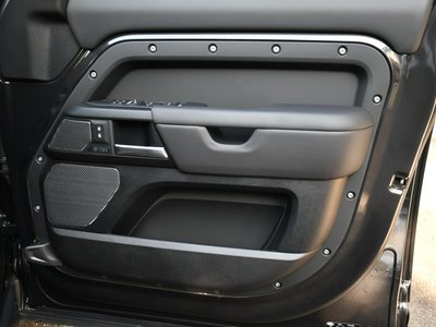 LAND ROVER DEFENDER - 9