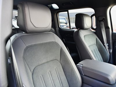 LAND ROVER DEFENDER - 7