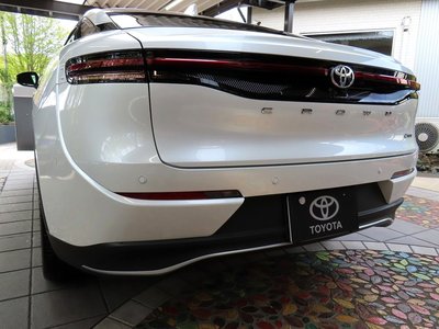 TOYOTA CROWN CROSSOVER - 2