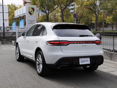PORSCHE MACAN - 10