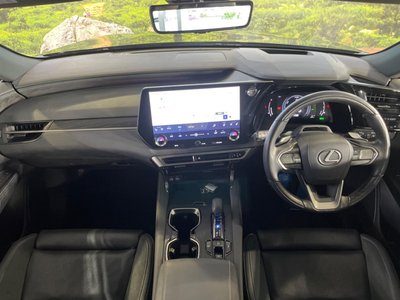 صورة 3 لـ 2023 Lexus RX