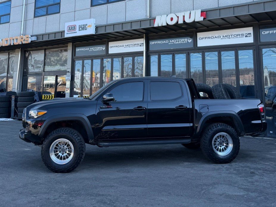 TOYOTA TACOMA - View 1