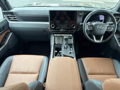 صورة 2 لـ 2025 Lexus GX