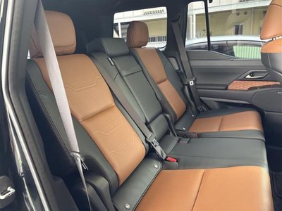 صورة مصغرة 13 لـ 2025 Lexus GX