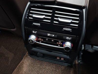 2023 BMW 5 SERIES — миниатюра 32
