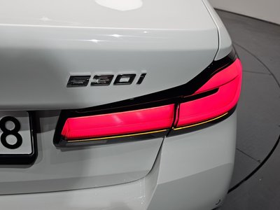 2023 BMW 5 SERIES — миниатюра 11