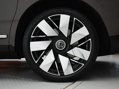 ROLLS-ROYCE CULLINAN - 6