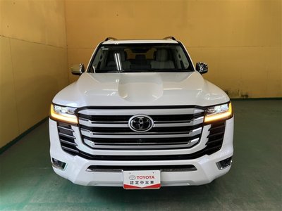 2024 Toyota LAND CRUISER 300 photo 2