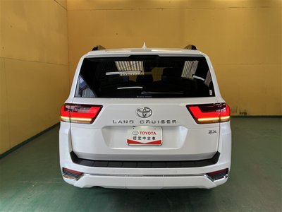 2024 Toyota LAND CRUISER 300 photo 4