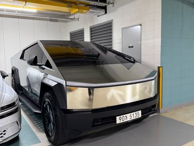 2024 Tesla CYBERTRUCK — фото 1