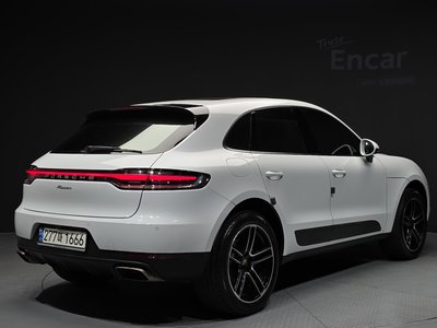 PORSCHE MACAN - 5