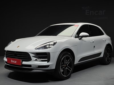 PORSCHE MACAN - 1