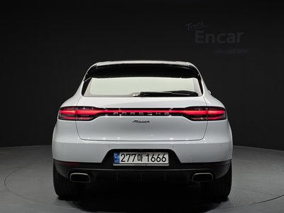 PORSCHE MACAN - 3