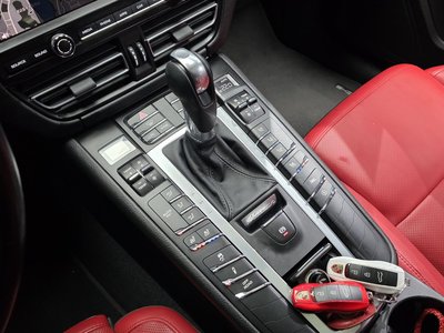 PORSCHE MACAN - 9
