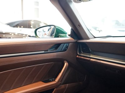 صورة مصغرة 77 لـ 2025 Porsche 911