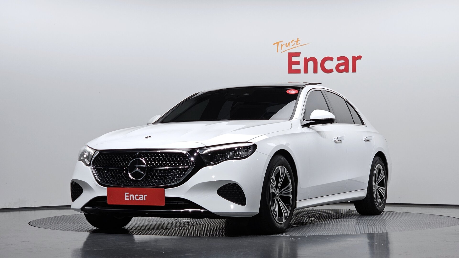 MERCEDES-BENZ E-CLASS - View 1