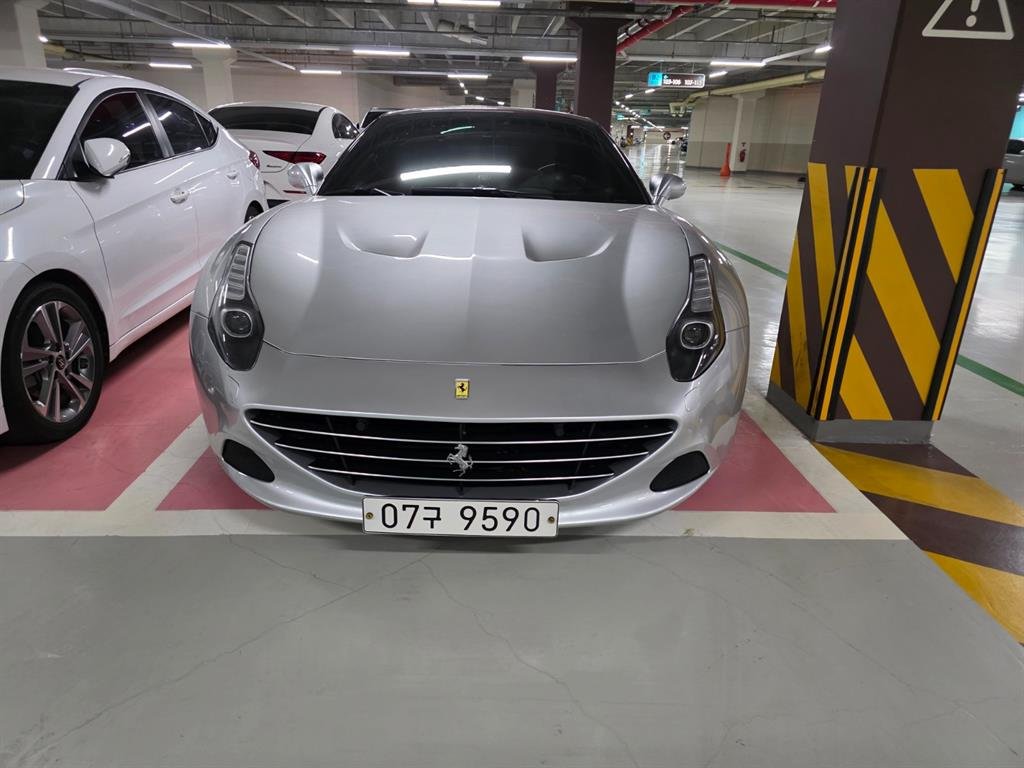 FERRARI CALIFORNIA - View 1